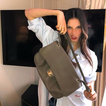 Deretan Tas yang Dijinjing Para It-Girl Tahun Ini, Banyak Tas Ikonis yang 'Comeback'!