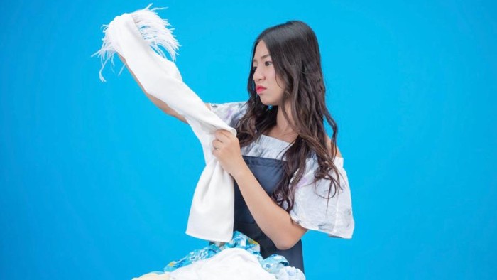 Hati-hati! Ini Penyebab Flek Kuning pada Baju Putih dan Cara Membersihkannya