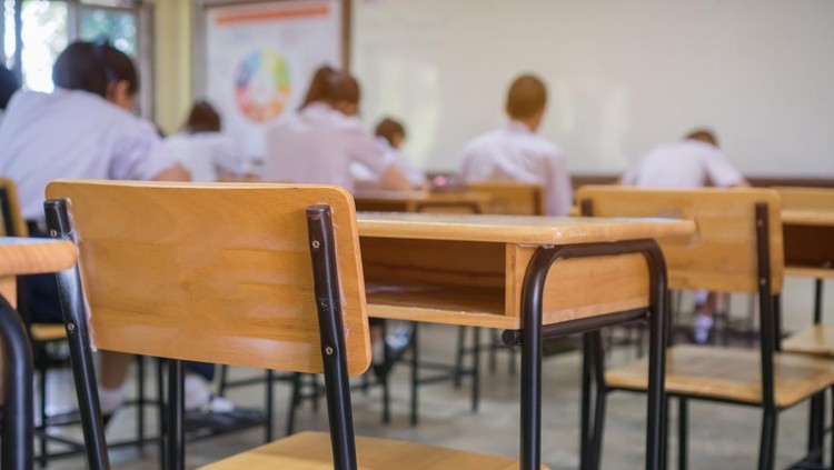 HP Dilarang di Sekolah Negara Tetangga RI&comma; Siswa Kini Lebih Asyik Bermain