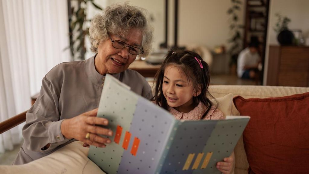 5 Kata-Kata Ini Sering Diucapkan ke Cucu, Sepele tapi Ternyata 'Toxic'