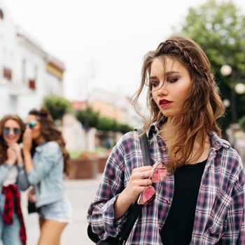 4 Tanda Orang yang Bersikap 'Pick Me'