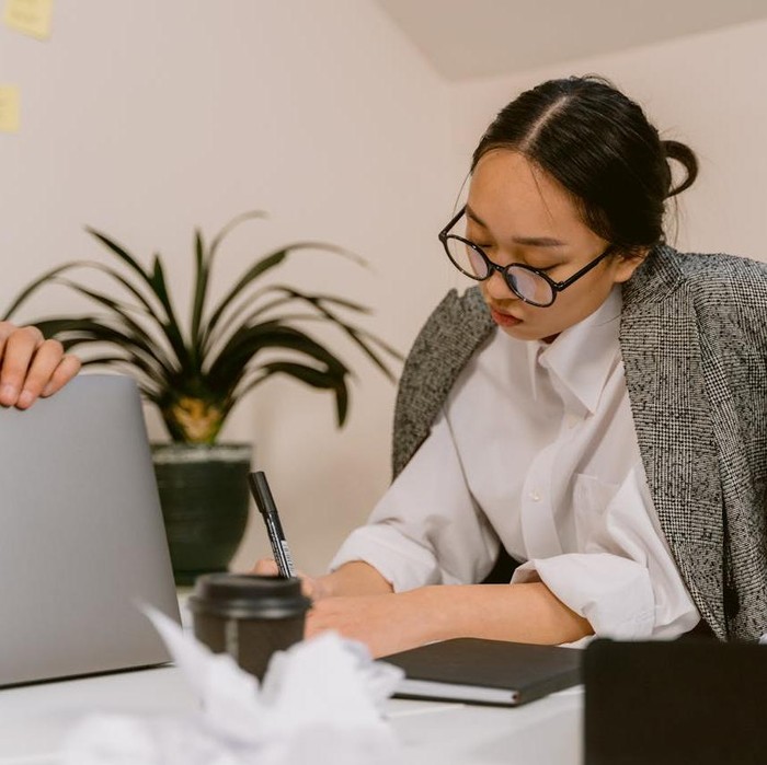 Aries memiliki keberanian tinggi untuk mencoba hal baru dan mengambil tantangan. Mempertimbangkan risiko dan kemampuan sebelum bertindak.