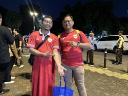 GBK Jadi Catwalk Dadakan, Suporter Timnas Tampil Percaya Diri