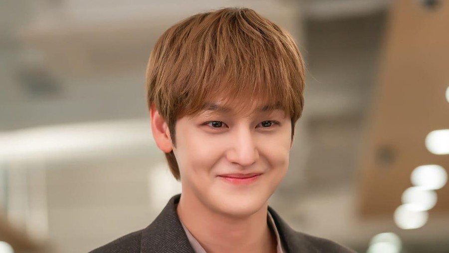 Penampilan Kim Bum Jadi Bos Skincare di Drama Korea 'Sold Out On You'