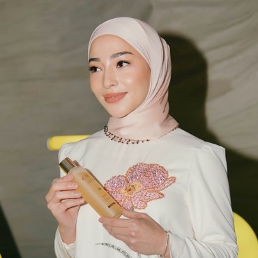 Adem & Stylish, Ini 7 Gaya Nikita Willy Kini Tampil Tertutup-Berhijab Bikin Pangling
