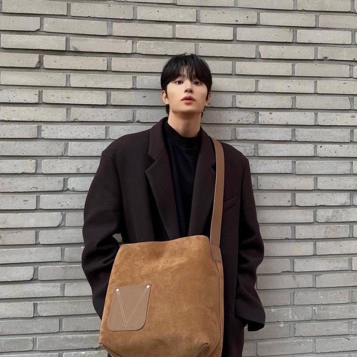 <p>Perbedaan usia 10 tahun antara Kim Go Eun dan Kim Jae Won membuat para penggemar semakin penasaran dengan <em>chemistry</em> yang akan mereka tampilkan. Banyak juga yang menduga hal ini menjadi daya tarik dari hubungan mereka, Bunda. (Foto: Instagram @rlawodnjs_)</p>