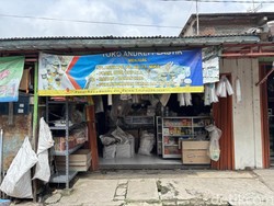 Harga Plastik Naik, Pedagang di Bekasi Rela Cuan Tipis demi Tetap Laris