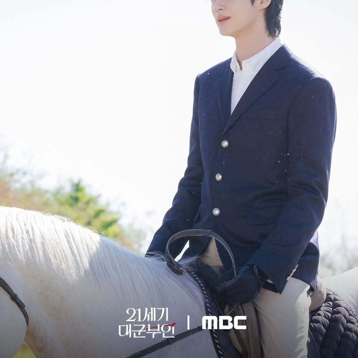 <p>Perpaduan antara karakter, sifat, dan berbagai unsur menarik dalam&nbsp;drama Korea Perfect Crown semakin wajib untuk dinantikan, Bunda. Terutama, dinamika konflik di berbagai karakter yang melatarbelakangi cerita tersebut. (Foto: Instagram @mbcdrama_now)</p>