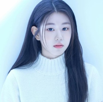 Beranjak Remaja, Simak Potret Cantik Park So Yi di Foto Profil Terbaru