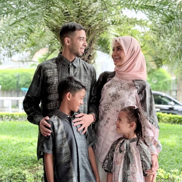 <p>Seperti kisah di FTV, perjalanan cinta Sahil dan Raniah berawal dari ajang ospek di kampus, hingga akhirnya mereka resmi menjadi pasangan suami istri. Dari pernikahan ini, Sahil dan Raniah dikaruniai dua anak, yaitu Muhammad Mulachela dan Sarah Kamila Mulachela. (Foto: Instagram @sahilmulachela)</p>