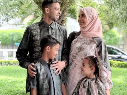 Hangat & Harmonis, Potret Sahil Mulachela 'Duo Bahlul' Bersama Istri dan Kedua Anak
