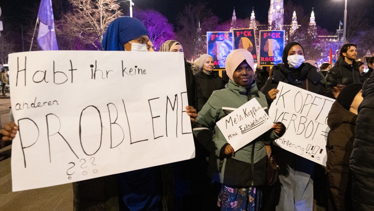 Austria Larang Anak Perempuan Pakai Hijab, Langsung Menuai Protes