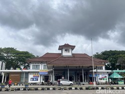 Jalan Lintas Timur Ditutup, Penumpang di Terminal AAL Palembang Menurun