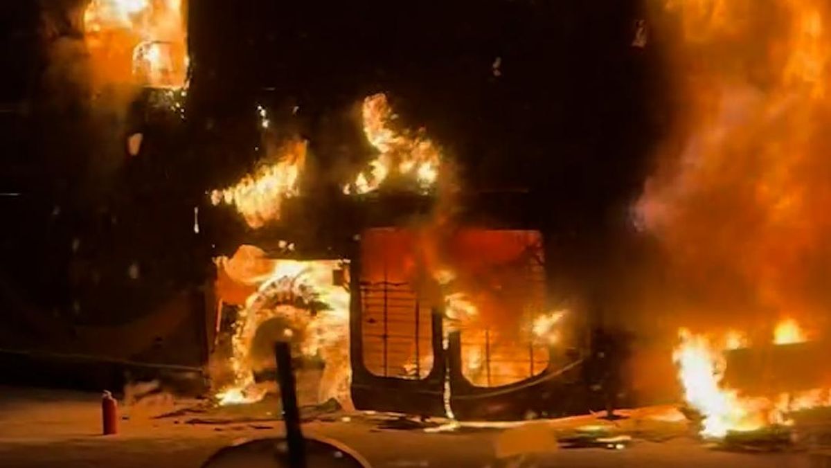 Bus Jemaah Umrah Asal Indonesia Terbakar saat Menuju Madinah