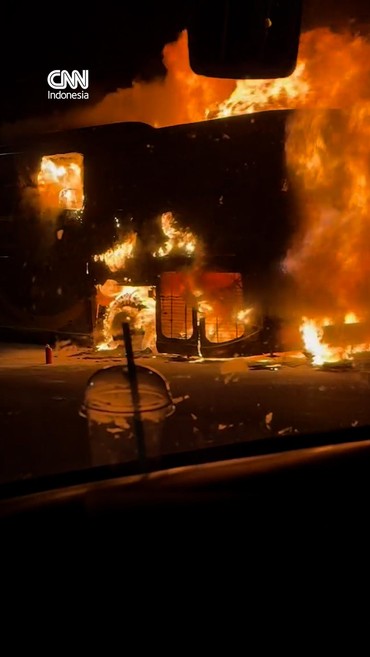 Bus Jemaah Umrah Asal Indonesia Terbakar saat Menuju Madinah