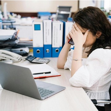 Stuck di Job Hugging? Ini 5 Tips Bertahan Sehat di Lingkungan Kerja yang Toksik