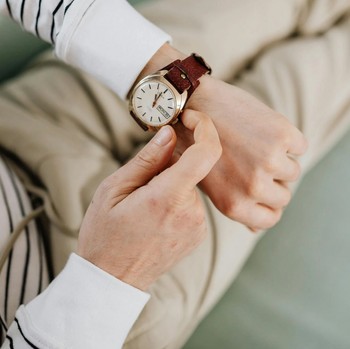 Jangan Asal Pilih, 4 Cara Menyesuaikan Jam Tangan dengan Bentuk Tangan Kamu