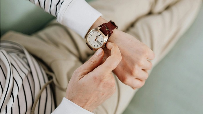 Jangan Asal Pilih, 4 Cara Menyesuaikan Jam Tangan dengan Bentuk Tangan Kamu