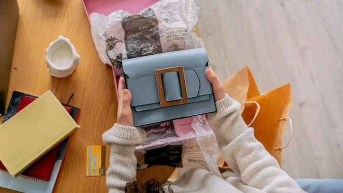 5 Tips Menyimpan Tas agar Tidak Berjamur saat Lama Tidak Dipakai