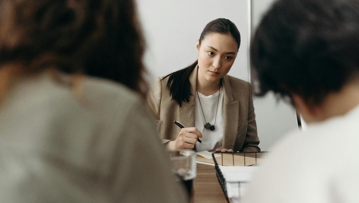 Orang yang menginspirasi adalah sosok visioner. Mereka dapat memberikan makna pada sebuah tujuan yang besar