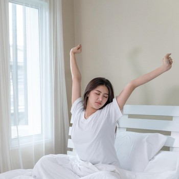 5 Manfaat Stretching Pagi yang Bikin Kamu Segar Seharian