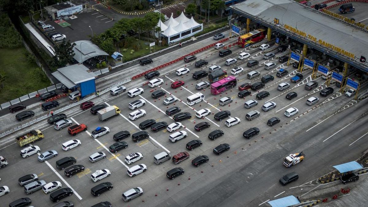 FOTO: Arus Balik Gelombang 2 di GT Banyumanik Semarang