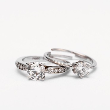 Alasan Emas Putih Harganya Lebih Mahal dari Emas Kuning