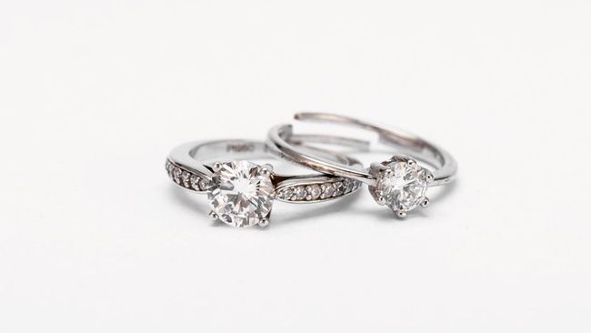 Alasan Emas Putih Harganya Lebih Mahal dari Emas Kuning