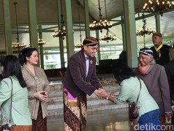 Momen Mangkunegara X Halalbihalal dengan Warga di Pura Mangkunegaran