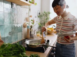 Menteri Bahlil Sarankan Hemat Gas saat Masak, Begini 6 Tips Praktisnya!