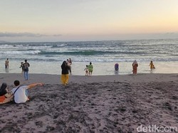 Wisatawan Tewas Tersambar Petir Saat Berlibur di Pantai Bambang Lumajang