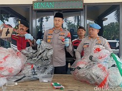 Polisi Amankan Belasan Balon Udara Saat Lebaran Ketupat di Trenggalek
