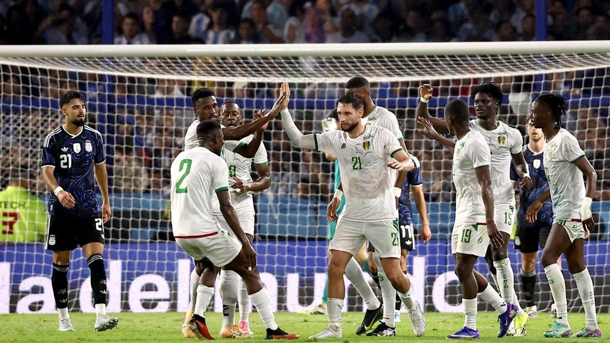 Viral Momen Lucu Pemain Mauritania Rebutan Jersey Argentina