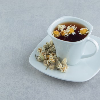 3 Manfaat Mengonsumsi Teh Chamomile Sebelum Tidur