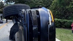 Mobil Tiger Woods Terbalik Gara-gara Mabuk dan Tabrak Truk