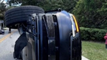 Liputan Olahraga CNN Sport : Mobil Tiger Woods Terbalik Gara-gara Mabuk dan Tabrak Truk