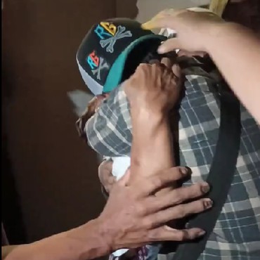 Sempat Dikira Meninggal, Tangis Ibu Pecah Saat Bertemu Anak yang Hilang 30 Tahun