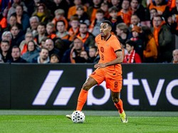 Koeman Kritik Gravenberch yang Malas Bertahan