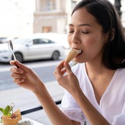 4 Ciri Kepribadian Orang yang Suka Makanan dan Minuman Manis Menurut Psikologi