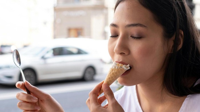 4 Ciri Kepribadian Orang yang Suka Makanan dan Minuman Manis Menurut Psikologi