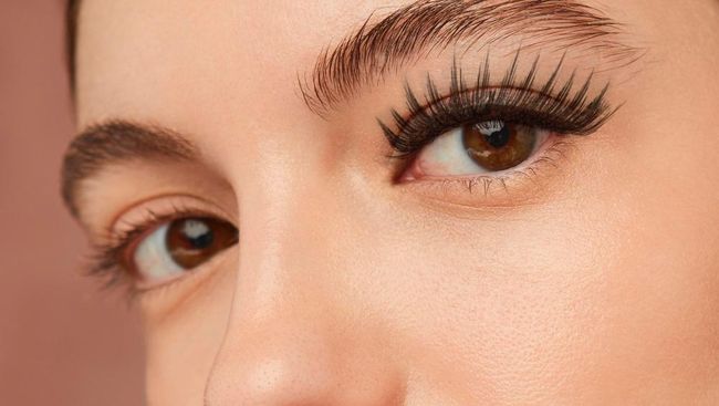 3 Bahan Alami Bikin Bulu Mata Lentik Cetar Membahana