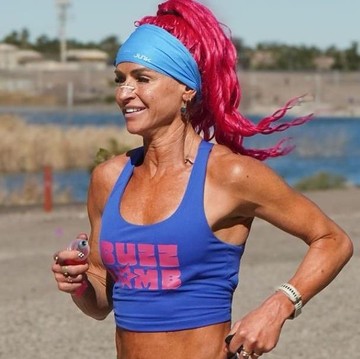 Inspiratif, Kisah Perempuan Cetak Rekor Dunia Ultramarathon 100 Mil di Usia 44 Tahun