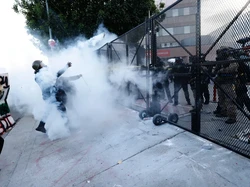 Demo Anti Trump No Kings di LA AS Memanas, Polisi Pakai Gas Air Mata