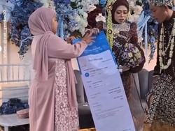 Sosok Tamu Pernikahan di Lamongan Viral Bawa Amplop Banner Transfer uang