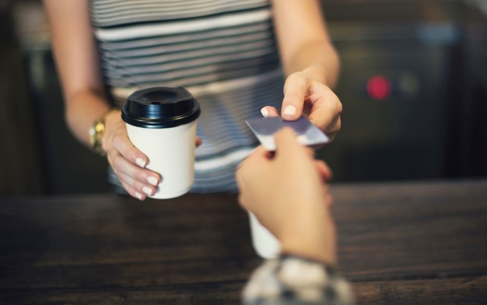 30% dari penghasilan untuk biaya keinginan ini sebetulnya merupakan pengeluaran yang bersifat tidak wajib tapi bisa meningkatkan kualitas hidup./ Foto: Freepik.com/rawpixel.com