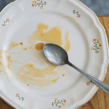 5 Tips Mencuci Piring Berminyak agar Bersih Wangi