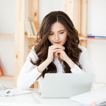 8 Ciri Kepribadian Orang yang Lebih Berpikir dengan Logika dibandingkan Perasaan