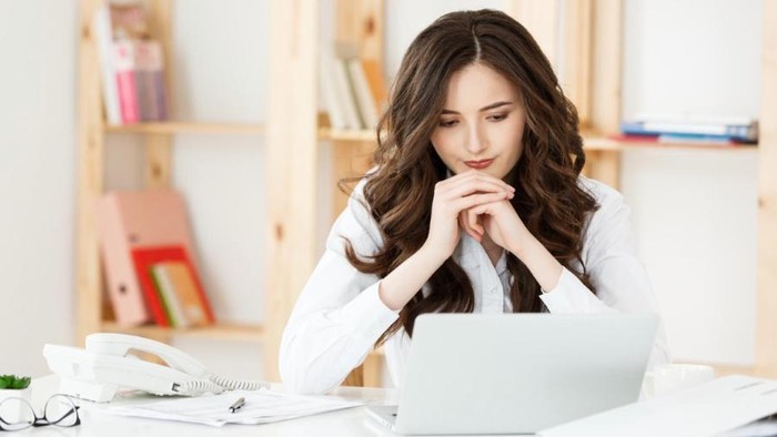 8 Ciri Kepribadian Orang yang Lebih Berpikir dengan Logika dibandingkan Perasaan