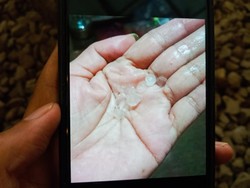 Hujan Es dan Angin Kencang Terjang Cimahi dan Bandung Barat