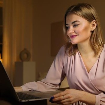 5 Ciri Kepribadian Orang yang Baru Bisa Produktif di Malam Hari